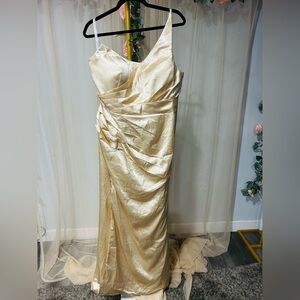 Chic One Shoulder Satin Dress in Gold